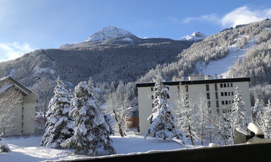 appartement vue sur les pistes et la montagne
